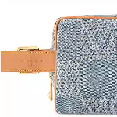 LOUIS VUITTON LOCKER DOPP KIT