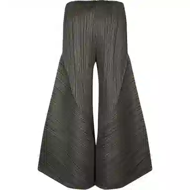 PLEATS PLEASE ISSEY MIYAKE