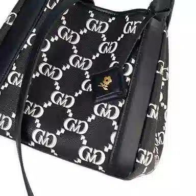 梦特娇 小众时尚通勤复古老花 合成革 单肩斜挎包 中号 女款 曜石黑/月石灰/椰奶白/果壳棕/琥珀色