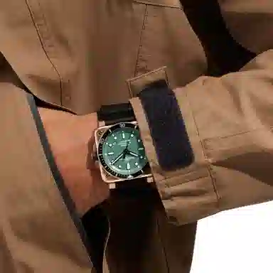 BELL ROSS 300 42mm BR0392-D-LT-BRSRB