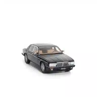 Almost Real 118 Jaguar XJ6 XJ40 21cm
