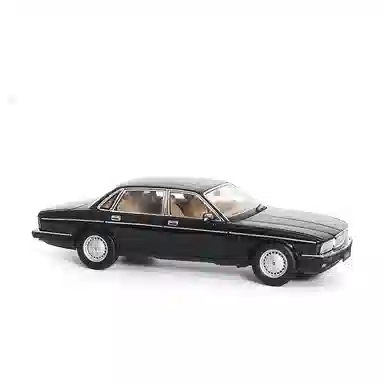 Almost Real 118 Jaguar XJ6 XJ40 21cm