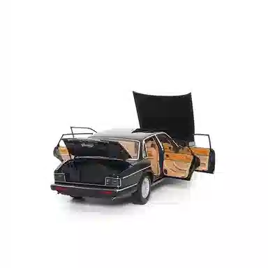 Almost Real 118 Jaguar XJ6 XJ40 21cm