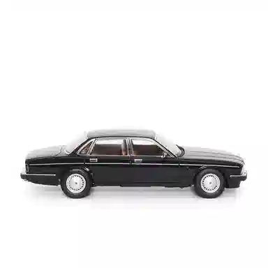 Almost Real 118 Jaguar XJ6 XJ40 21cm