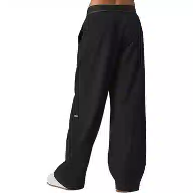 alo yoga SUIT UP TROUSER logo