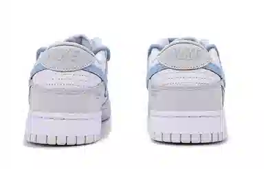 Nike Dunk vibe