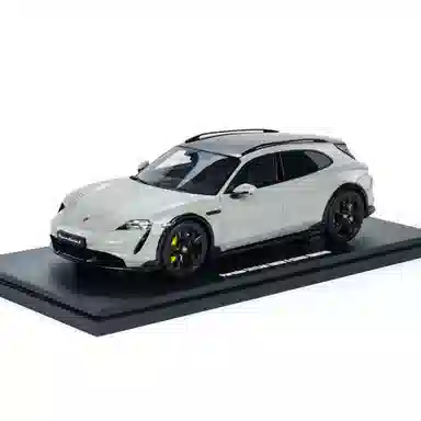 GT SPIRIT 118 Porsche Taycan Turbo S 2022