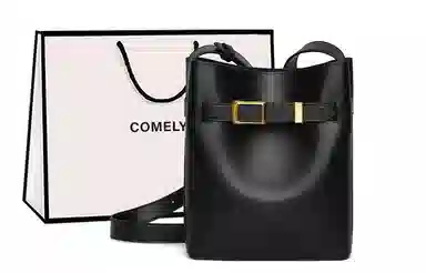 COMELY Bucket Bag Black
