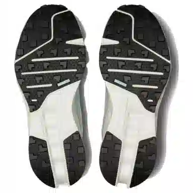 On Cloudsurfer Trail