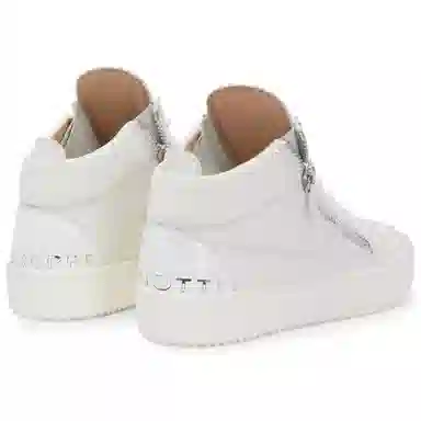 giuseppe zanottiGZ Kriss