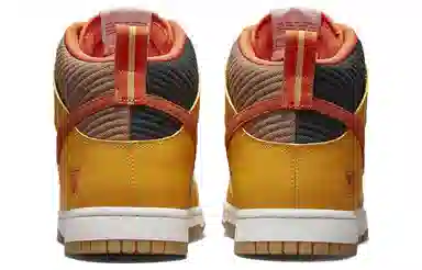 Nike Dunk "Somos Familia" Brown