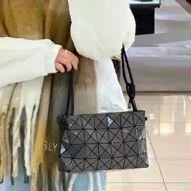 ISSEY MIYAKE Loop Metallic