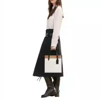 COACH Field 22 Tote