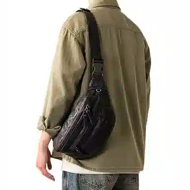 后步 小众设计感简约百搭休闲通勤运动个性日常轻便 真皮头层牛皮水洗皮软皮 斜挎包胸包 中号 男款 黑色