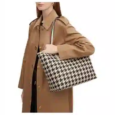 COACH City 33 Logo Tote