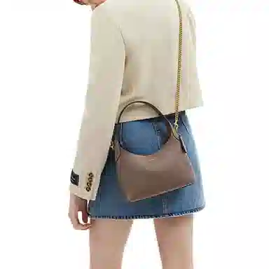 COACH COACH Brooklyn 23 Logo
