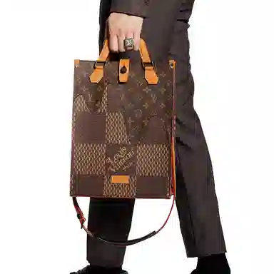 LOUIS VUITTON x NIGO