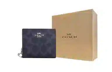 COACH Snap Wallet 11 Logo