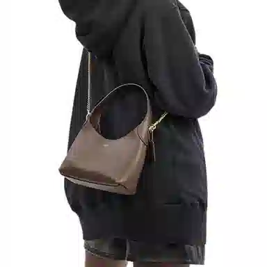 COACH COACH Brooklyn 23 Logo