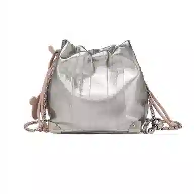 稻草人 多彩浪漫爱心 可爱少女小狗挂件抽绳开合 聚氨酯革 水桶包链条包斜挎包单肩包腋下包 小号 女款 米杏/银色