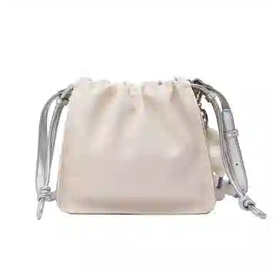 稻草人 浪漫多彩爱心 可爱少女毛绒挂件抽绳开合 聚氨酯革 小方包斜挎包单肩包腋下包 小号 女款 杏色/银色