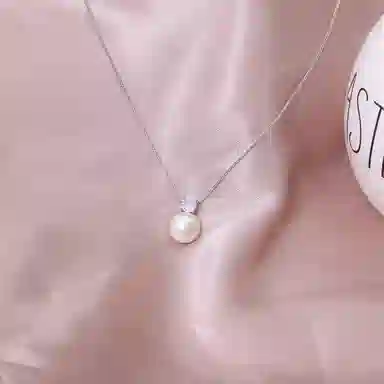 925