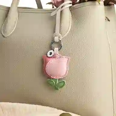 后鸟 可爱玫瑰小花 简约轻奢高级感 原创设计 羊皮 挂件 男女同款情侣款