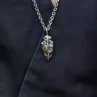 925