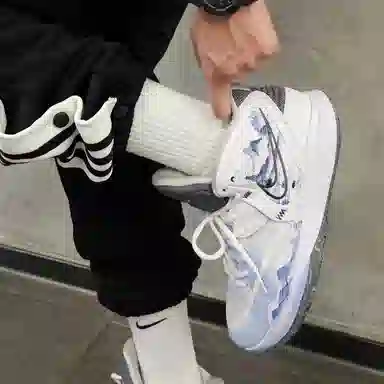 Nike Kyrie 8 Infinity