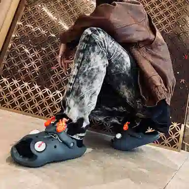 HelloSlippers Mr Skully