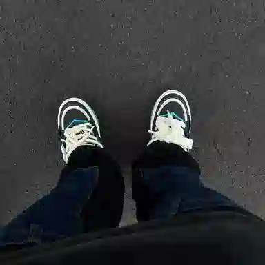 POIZON CON x Ruby Scott