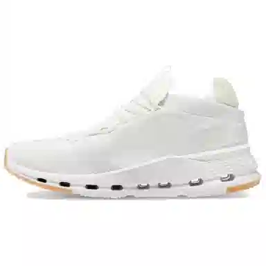 On Cloudnova Undyed