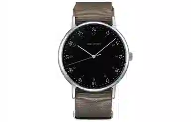 ISSEY MIYAKE 50 39mm NYAJ004Y-person