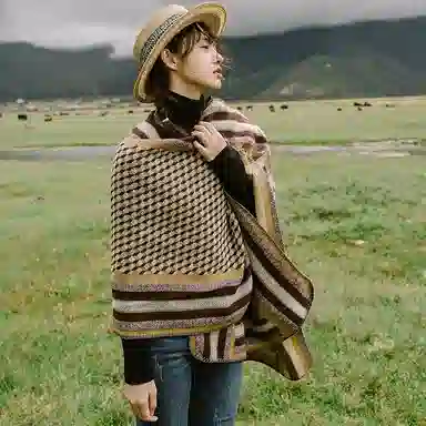 优幽兰 秋冬季新款百搭设计感撞色 民族风旅行拍照防风防寒 实用空调房办公室加厚保暖外搭 披肩 女款