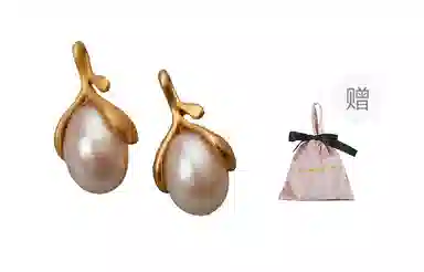 915