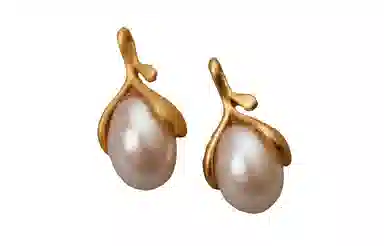 915