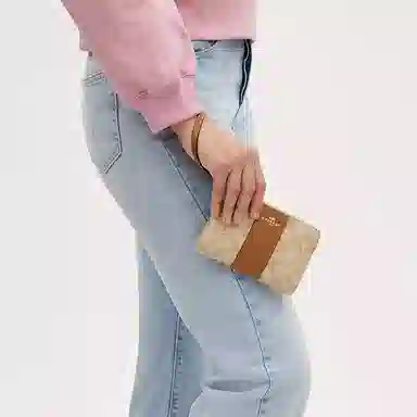 COACH Wristlet Corner Zip 16