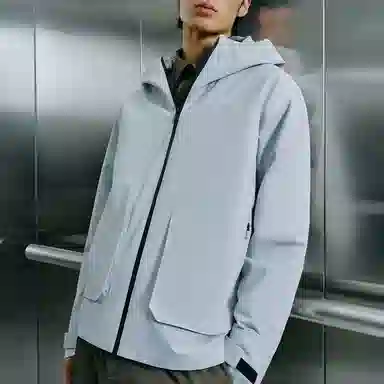 特步 无氟防泼水跑步运动风衣 男款 淡雾灰