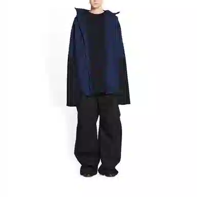 Balenciaga FW22 T