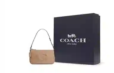 COACH Nolita 19 Logo