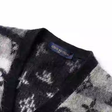 LOUIS VUITTON FW23 LogoV