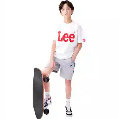 Lee T