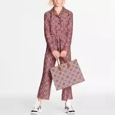 LOUIS VUITTON LV Logo