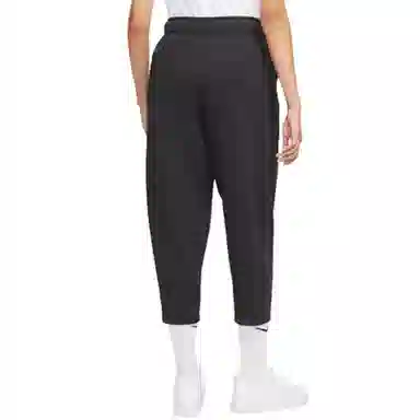 Nike Sw Collection Essentials Logo