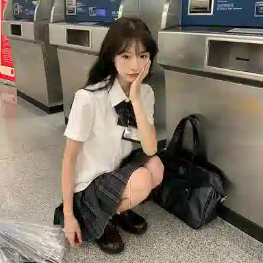 东鲸岁时记 尖领短袖衬衫格子图案短裙制服 女款