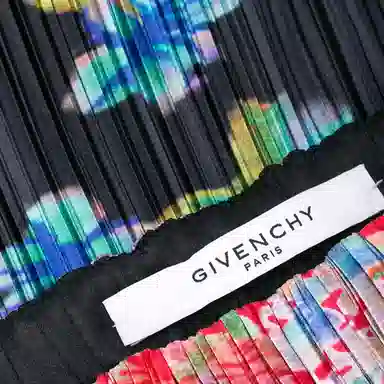 GIVENCHY