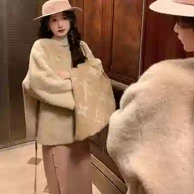 花栗鼠小姐 环保圆领保暖舒适亲肤外套皮草 女款 温柔杏