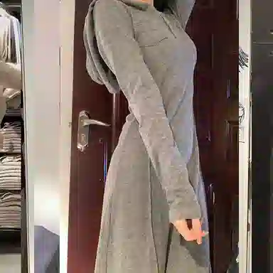 冰淇淋与鲸 纯色连帽收腰针织长袖连衣裙