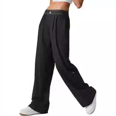 alo yoga SUIT UP TROUSER logo