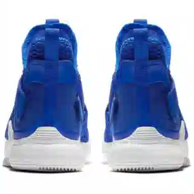 Nike zoom soldier 12